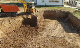 Рытье котлованов под фундамент в Краснокамске – цена от 2589 руб. за м3 | 2Землекопа-Кнм