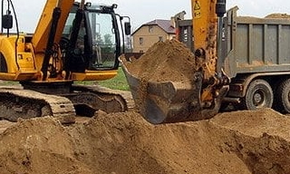 Выкопать яму экскаватором в Краснокамске от 932 руб. - 2Землекопа-Кнм